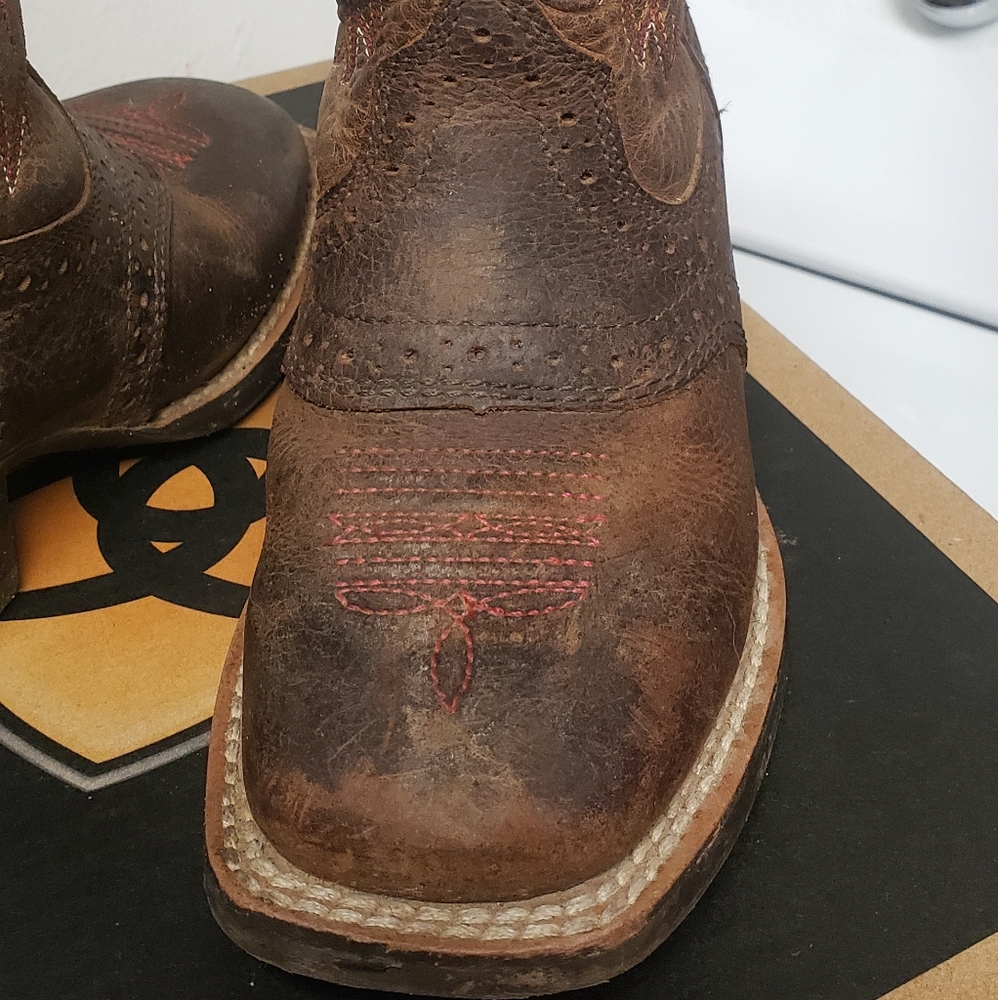 Child Ariat boots